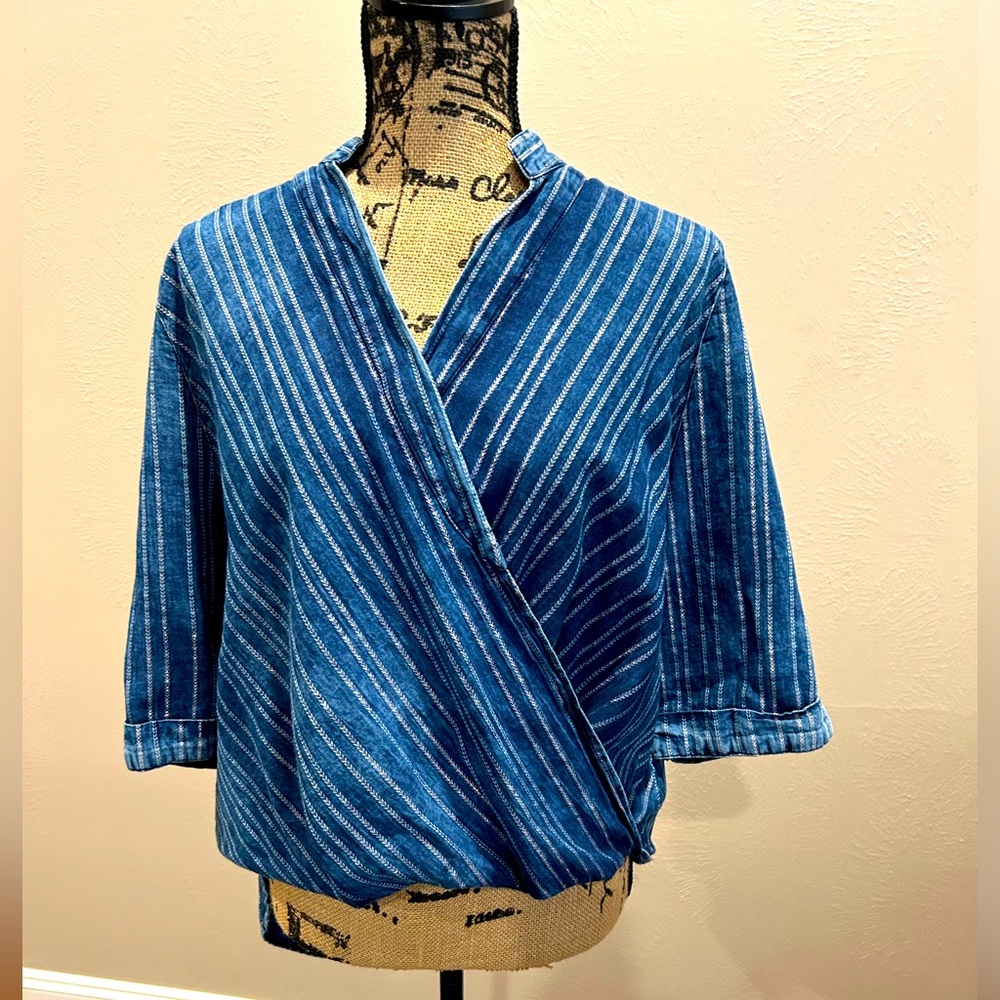 Elan crossover denim top size S. Non smoking. Super cute